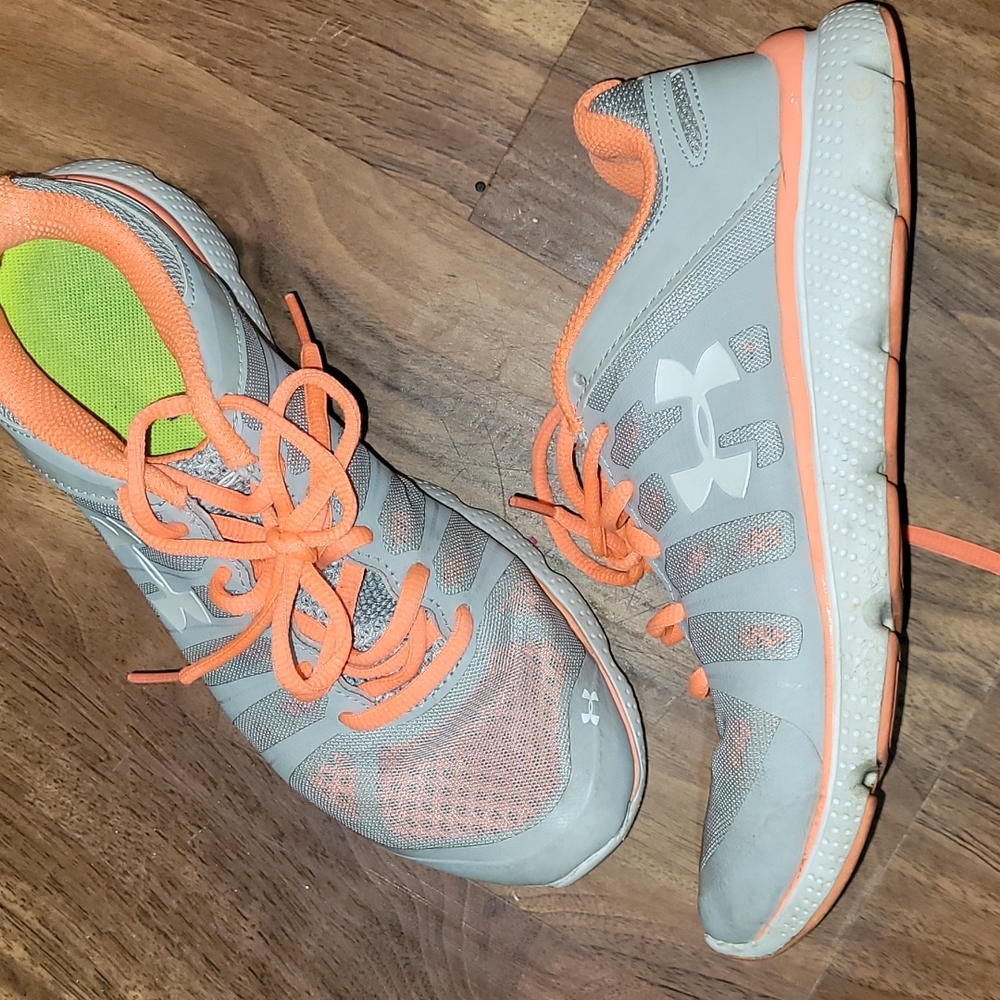 Under armour size 7.5 sneakers